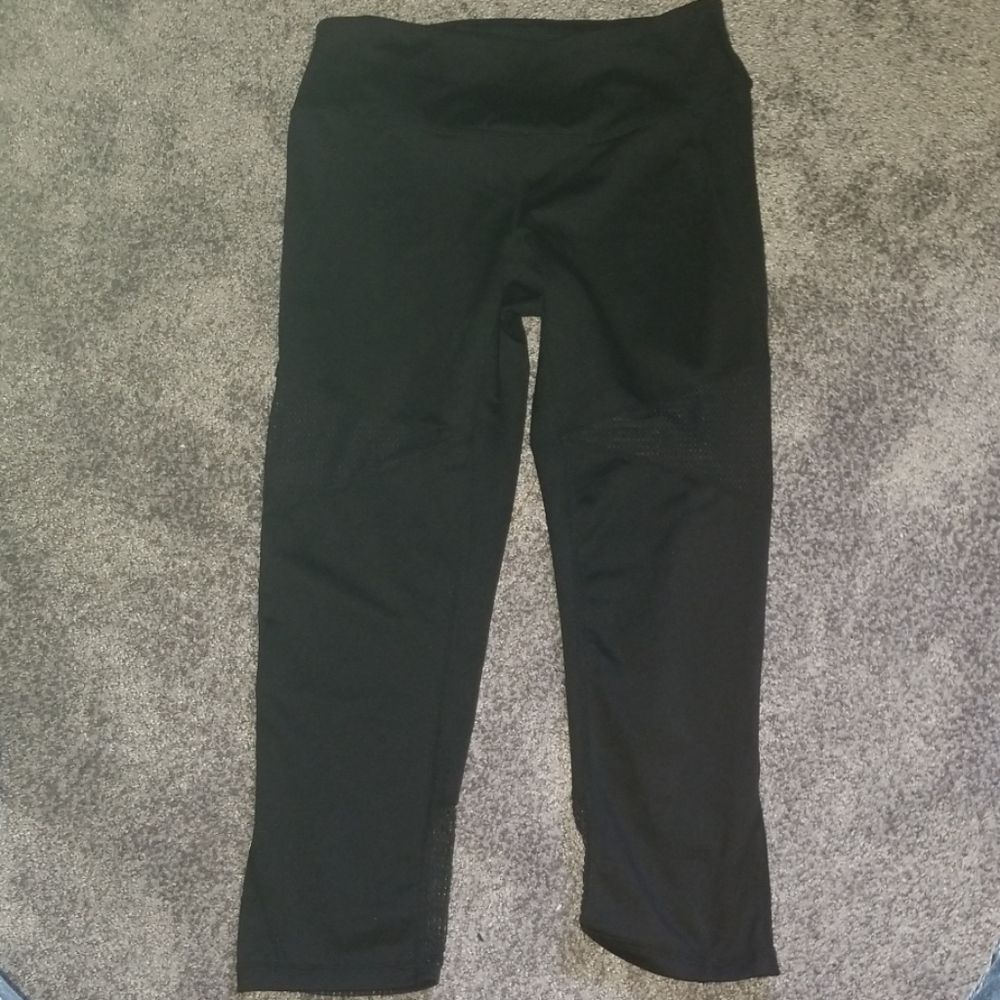 Z by Zella black mesh panel capri leggings